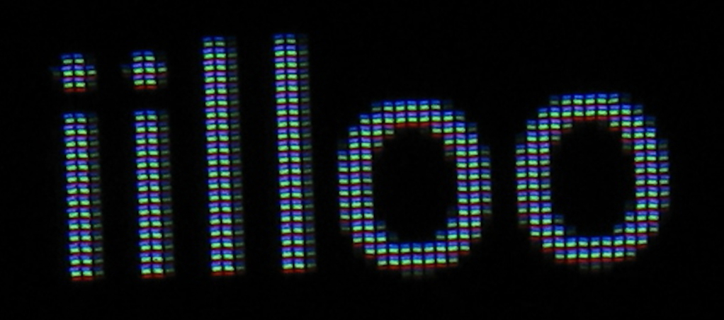 A macro photo of the Gemini's display showing the text 'iilloo'.